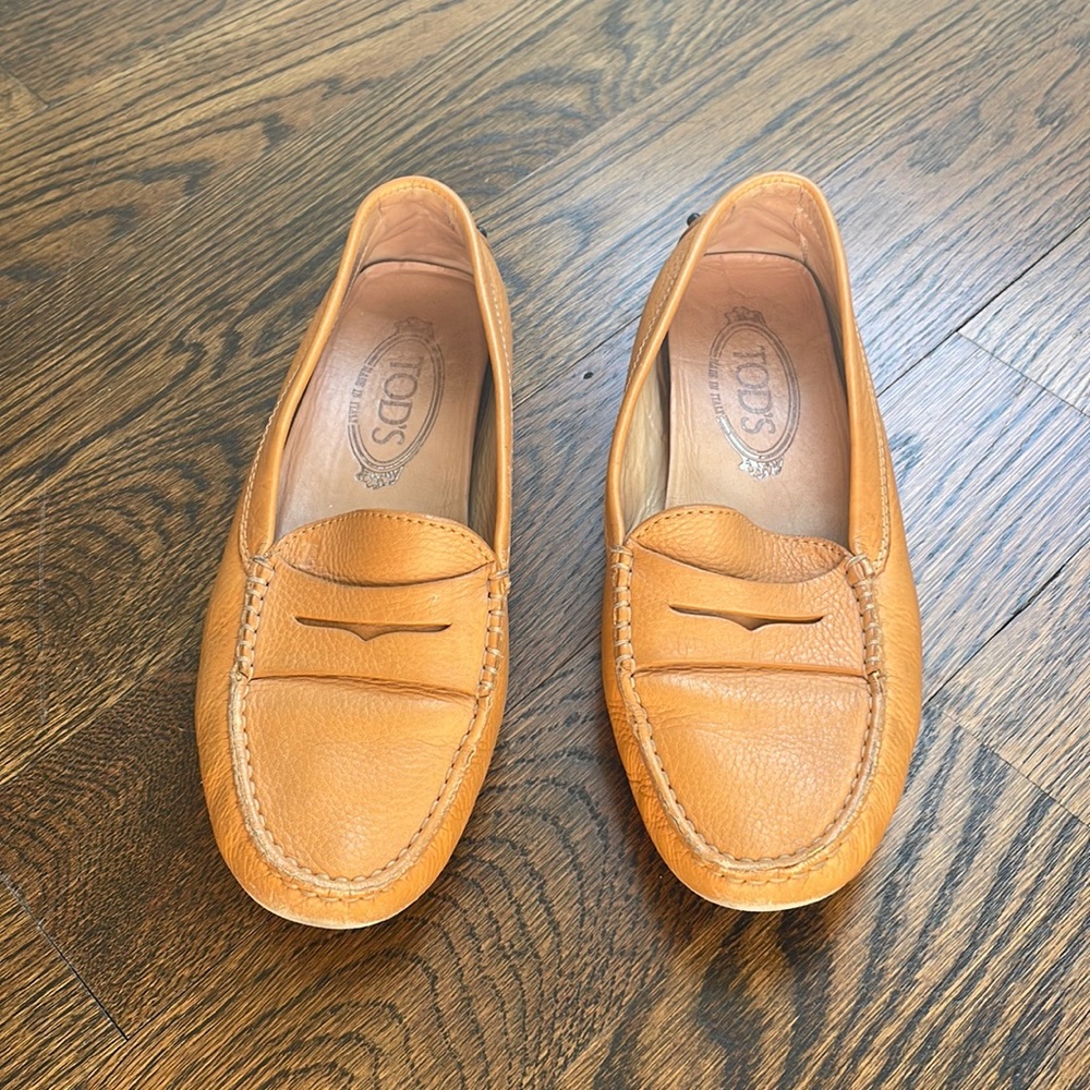 Tod’s Orange leather driving loafers size 36.5 (fits 6.5-7)